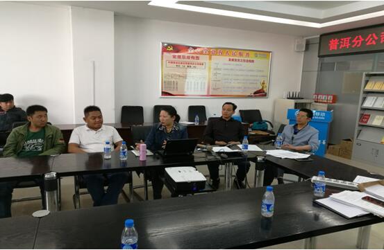 云顶集团集团公司副总田钢（右一）办公室主任宋洋（右三）在清静培训会上。。。。。